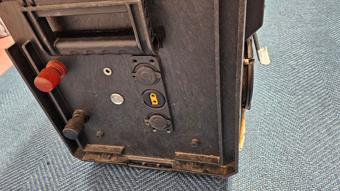 **몬스터 파라코드 공구통 스피커(제작) + 100A 인산철 파워뱅크 세트 이미지