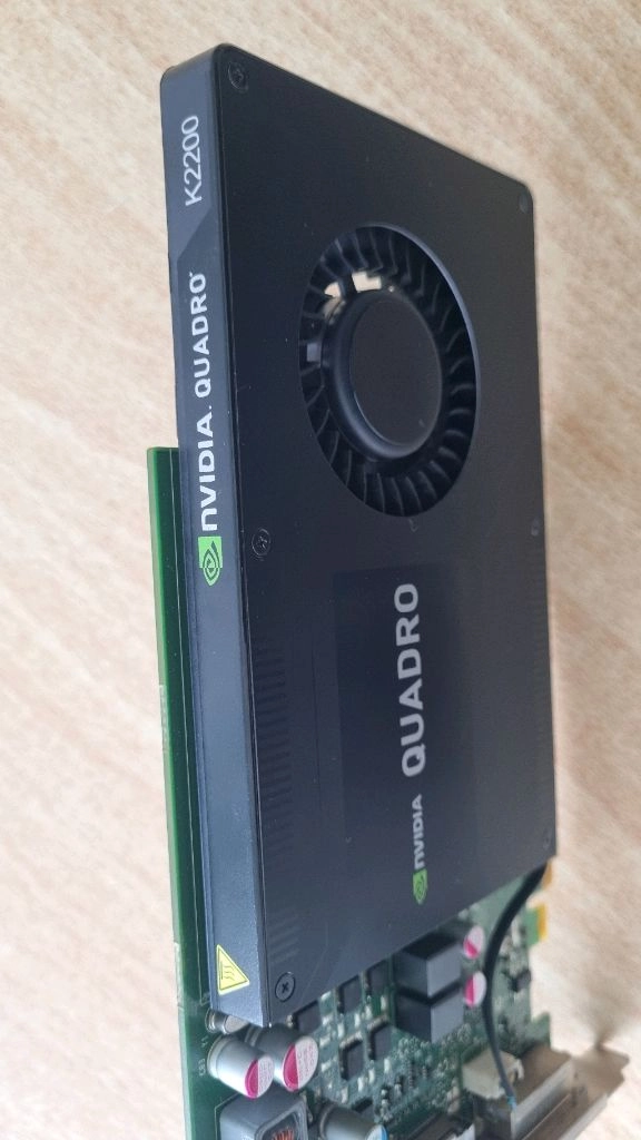 쿼드로 K2200 그래픽카드 이미지