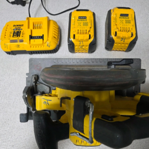 디월트 60V 충전 원형톱 세트