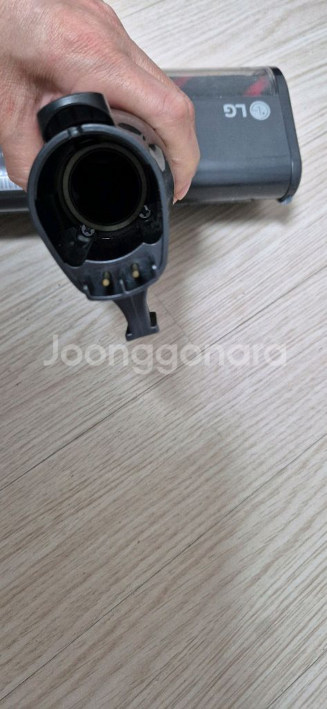 LG 코드제로 무선청소기 본체.소프트해드 팝니다--5