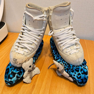 피겨 스케이트화 235입니다