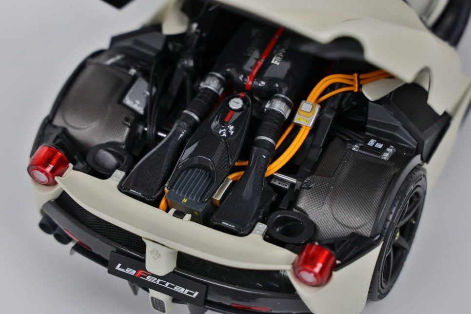 1:18 BBR 라페라리 후지화이트 다이캐스트 이미지