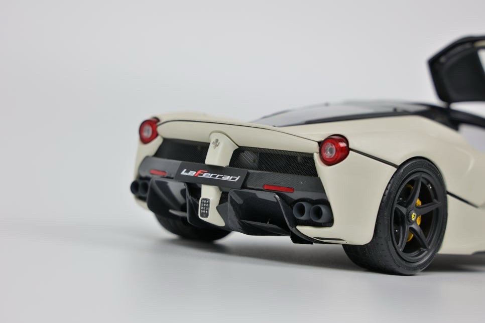 1:18 BBR 라페라리 후지화이트 다이캐스트 이미지