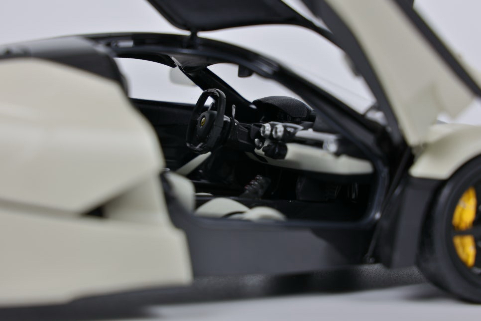 1:18 BBR 라페라리 후지화이트 다이캐스트 이미지