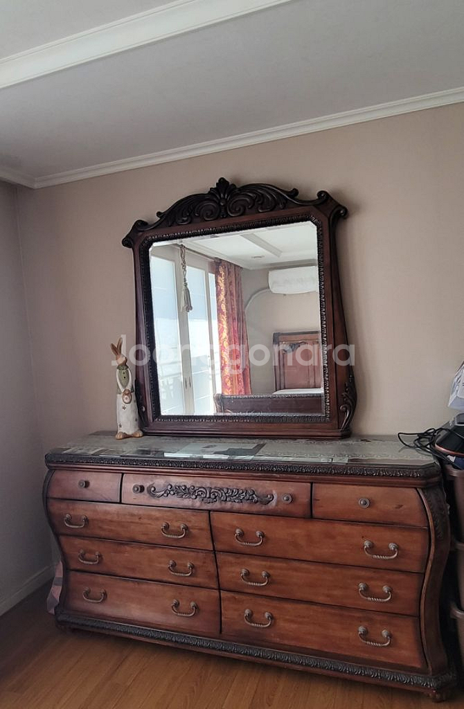 (대구)엔틱침대, 협탁, 화장대ㅡ25만원--2