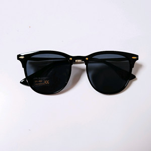 새상품]마감좋고 착용감좋은 남자 여자 철제 선글라스 골프 등산 운전용 차량용 여행 낚시 자전거 캠핑 수영 휴양