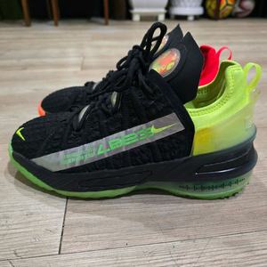 나이키 르브론 18 농구화 240mm