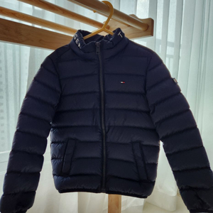 타미힐피거 키즈 경량 패딩 116 판매합니다. 이미지