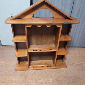 빈티지 지브리 집모양 벽장식장. 원목 장식장