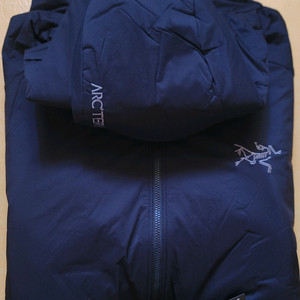 아크테릭스 아톰 후디 블랙