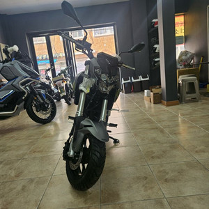 부산 신차 베넬리 23년식 tnt125 판매