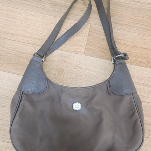 언타이디 플레어백 브라운