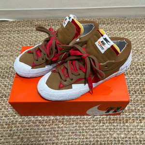 나이키x사카이 블레이저 로우 브리티시 탄 265 이미지