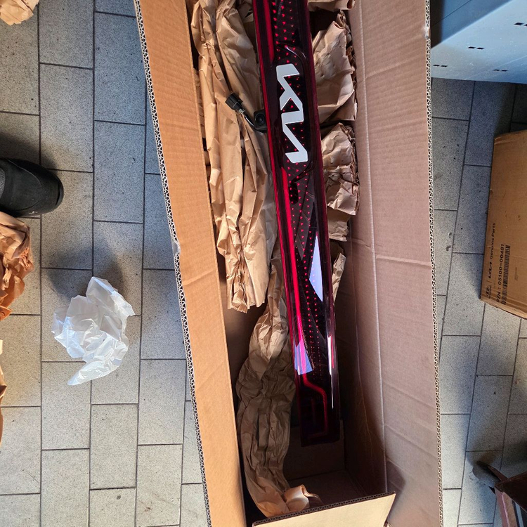 카니발 4세대 KA4 테일램프 신형 로고--2