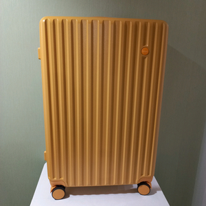 28인치캐리어 아비뇽 옐로우 새상품 내부테두리 물듬현상