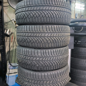 225 45 18 금호 윈터타이어 중고