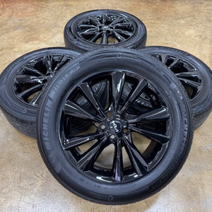 더뉴카니발 19인치 순정휠타이어 팝니다