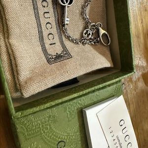 구찌 더블G 키 팔찌