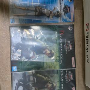 진격의 거인 제일복권 아크릴스탠드 C,D,E 팝니다.