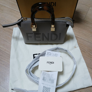 펜디 바이더웨이 미니 토트백