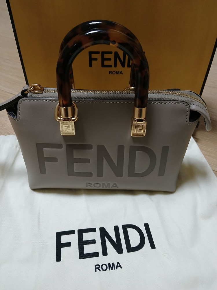 펜디 바이더웨이 미니 토트백--1