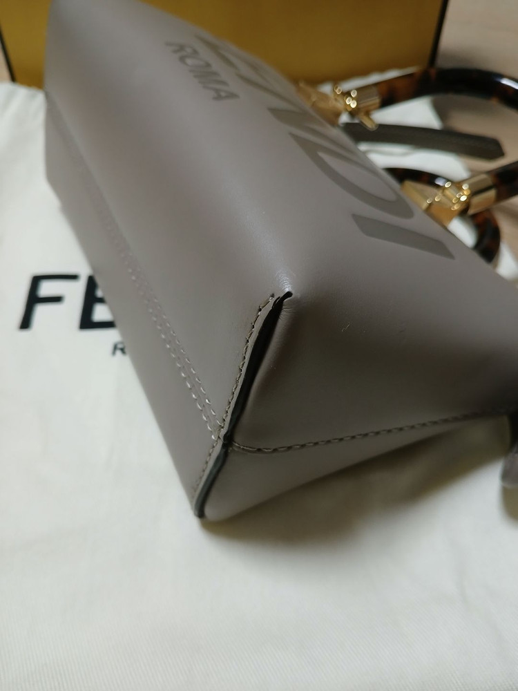 펜디 바이더웨이 미니 토트백--3