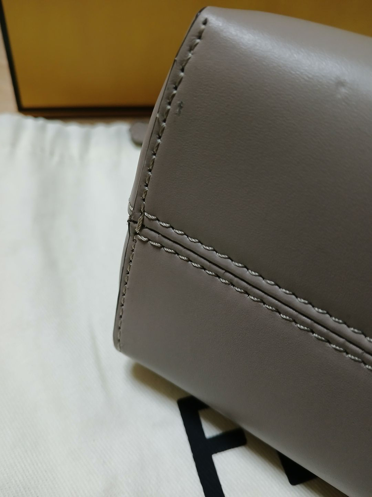 펜디 바이더웨이 미니 토트백--2