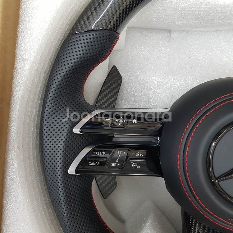 메르세데스 벤츠 커스텀카본핸들 열선없는타입 팝니다--2