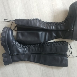 슈슐랭, 아가타 윈터 부츠, 레오파드 등산화, 스케쳐스 운동화, 올리브 데 올리브 패딩, 도프제이슨 가죽 자켓