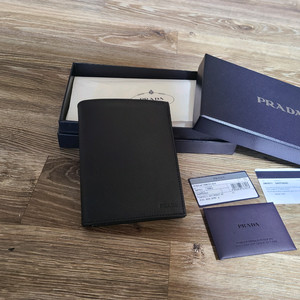 프라다 사피아노 지갑(새 상품)명품구찌카드지밥루이비통프라다디올셀린느샤넬생로랑에르메스구찌보테가베네타