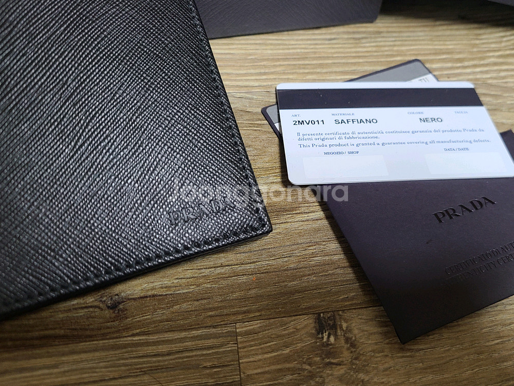 프라다 사피아노 지갑(새 상품)명품구찌카드지밥루이비통프라다디올셀린느샤넬생로랑에르메스구찌보테가베네타--3