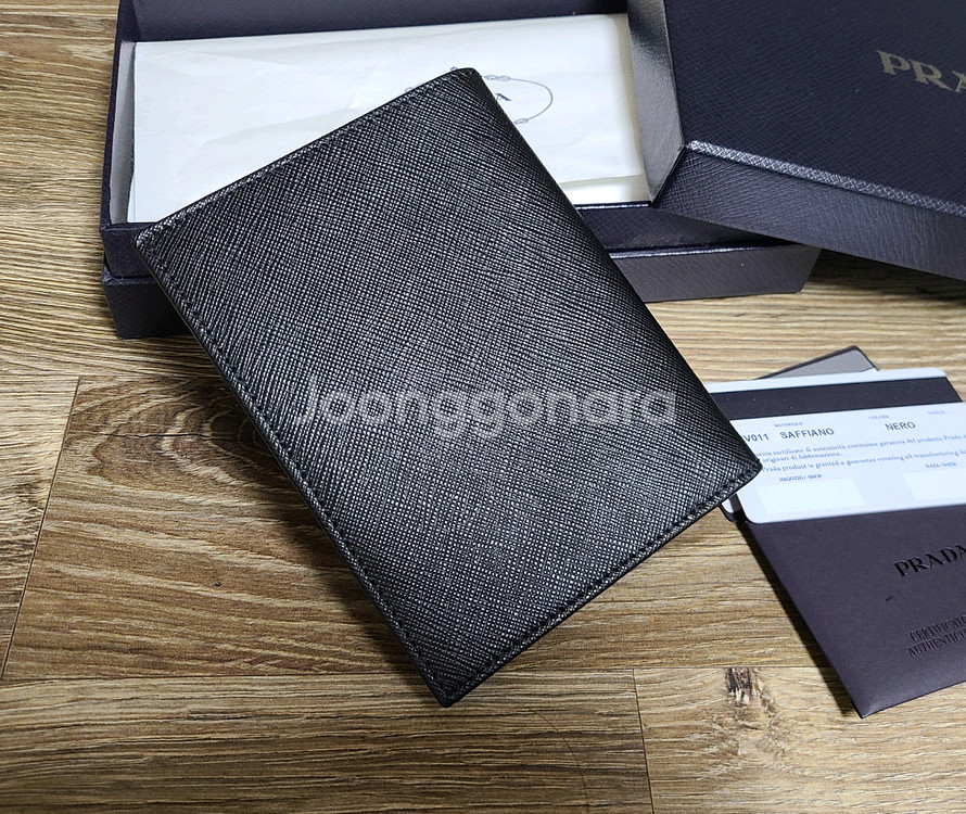 프라다 사피아노 지갑(새 상품)명품구찌카드지밥루이비통프라다디올셀린느샤넬생로랑에르메스구찌보테가베네타--4