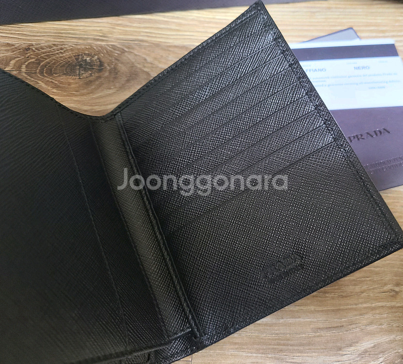 프라다 사피아노 지갑(새 상품)명품구찌카드지밥루이비통프라다디올셀린느샤넬생로랑에르메스구찌보테가베네타--6