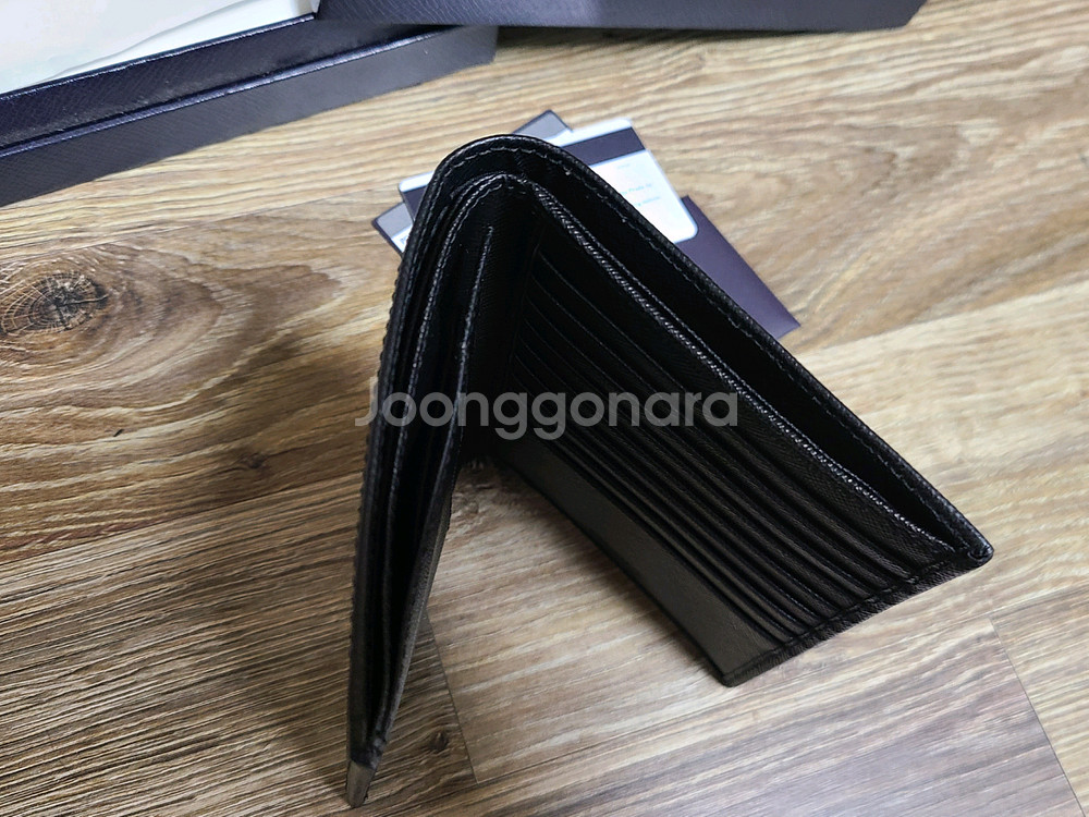 프라다 사피아노 지갑(새 상품)명품구찌카드지밥루이비통프라다디올셀린느샤넬생로랑에르메스구찌보테가베네타--7