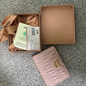 미우미우 마테라쎄 카드지갑