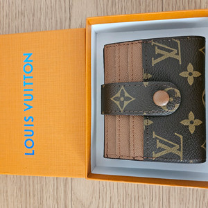 루이비통 카드지갑 판매해요.