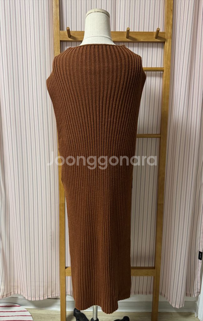 독특한 옆트임 골지 레이어드 니트 롱 원피스 브라운 베스트 조끼--4