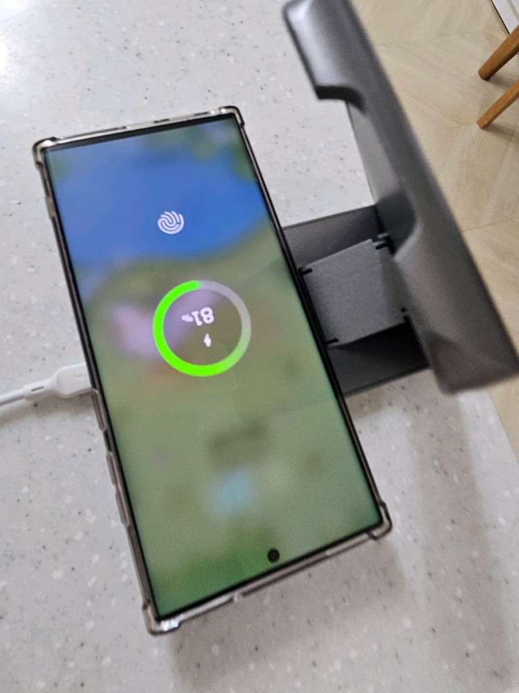 Re:QM 무선 충전 거치대 판매합니다--2