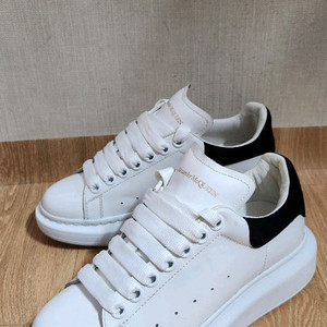 235 알렉산더맥퀸 스웨이드 블랙탭 스니커즈