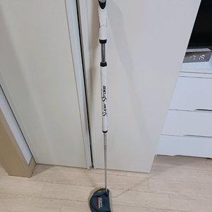 스카티카메룬 콤비 브룸스틱 퍼터 판매합니다