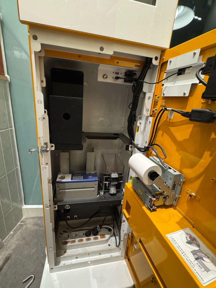 [키오스크] Hanasis KH215B(스탠드) 카드/현금 겸용--2