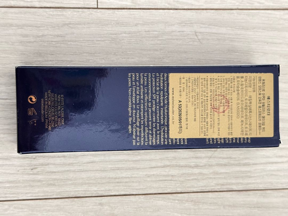 에스티로더 퓨처리스트 아쿠아 브릴리언스 파운데이션--4