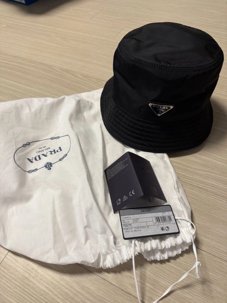 프라다 리나일론 버킷햇 이미지