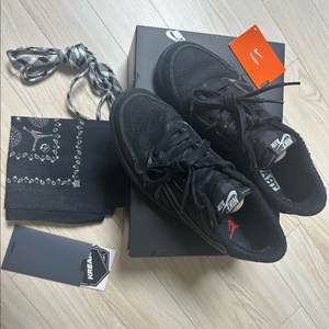 트래비스 스캇 조던 블랙팬텀 270사이즈