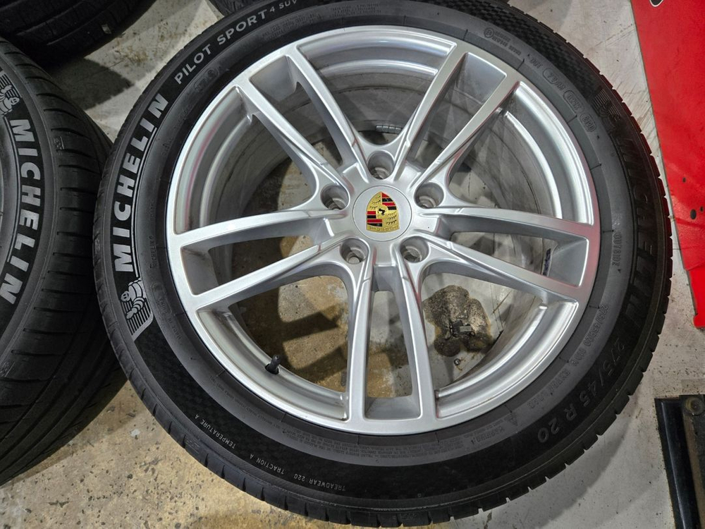 포르쉐 카이엔 9Y0 20인치 순정 휠타이어 판매합니다--1