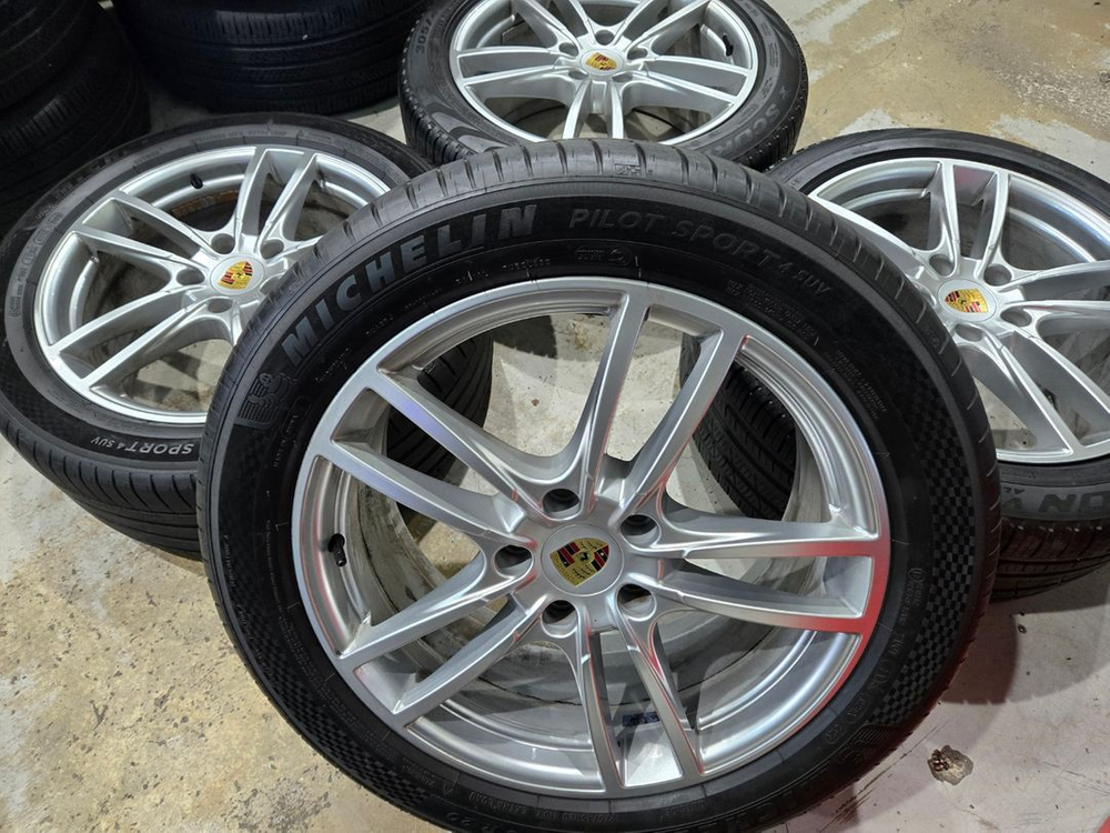 포르쉐 카이엔 9Y0 20인치 순정 휠타이어 판매합니다--6