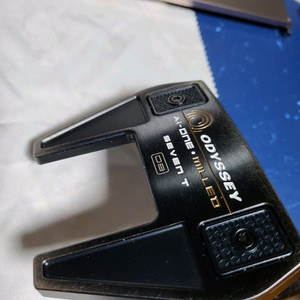 오딧세이 Ai-ONE 밀드 7T DB 퍼터입니다.