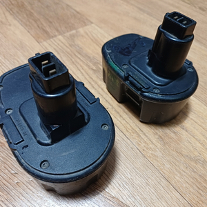 DeWALT 충전드릴 방전된 배터리 2개 14.4V 18V 수리 부품용