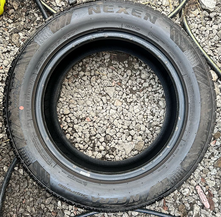 235 55 17중고타이어한대분2355517--2