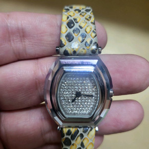 스와로브스키 여성 가죽시계